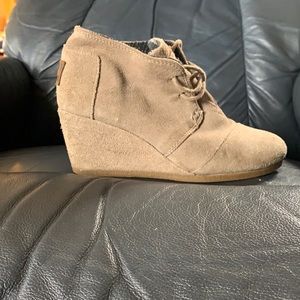 Toms wedges